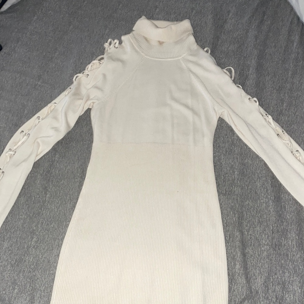 Cream colored Long sleeve Guess top. Size Large